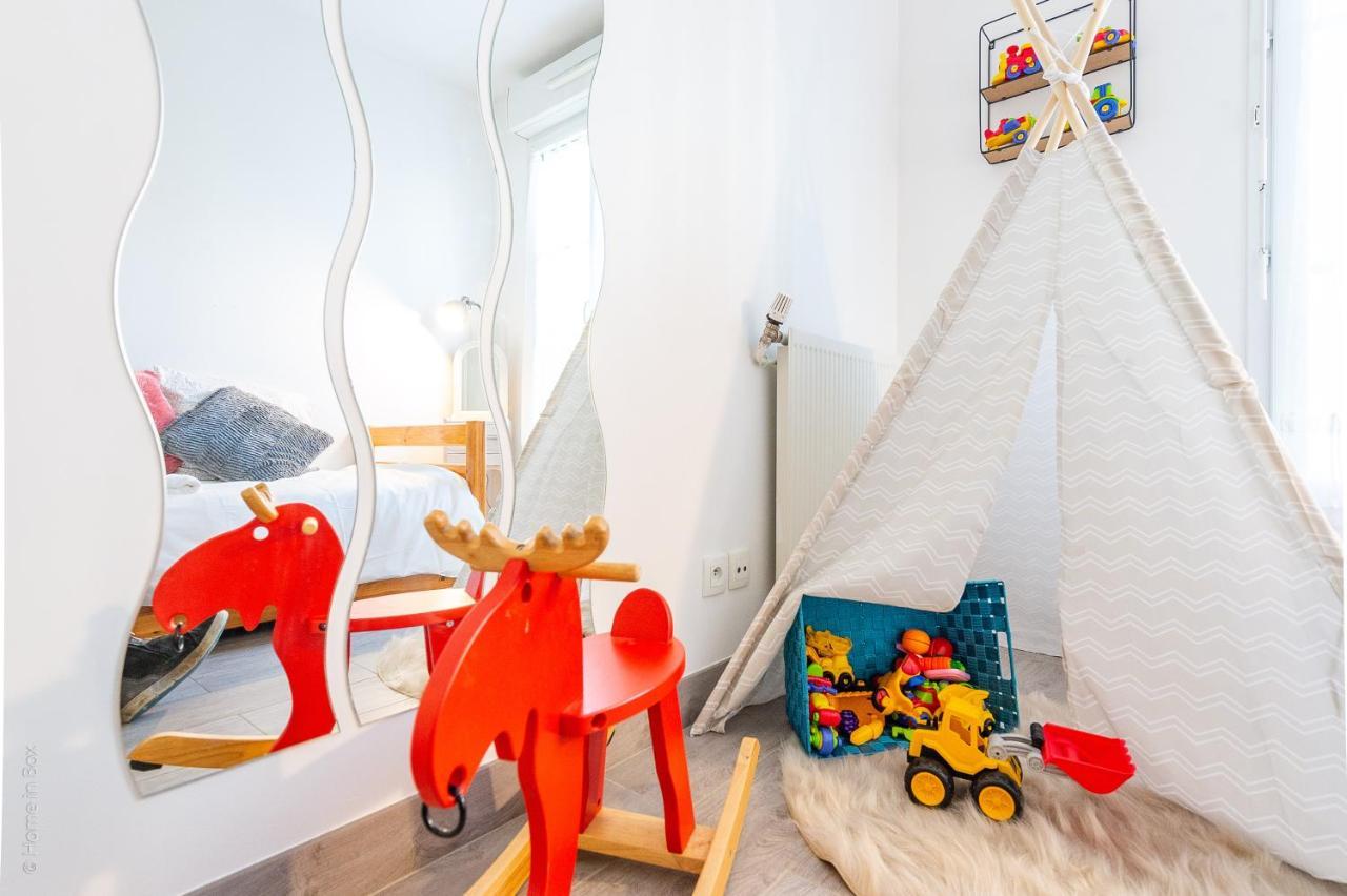 Family Travel Paris 3 Bussy-Saint-Georges